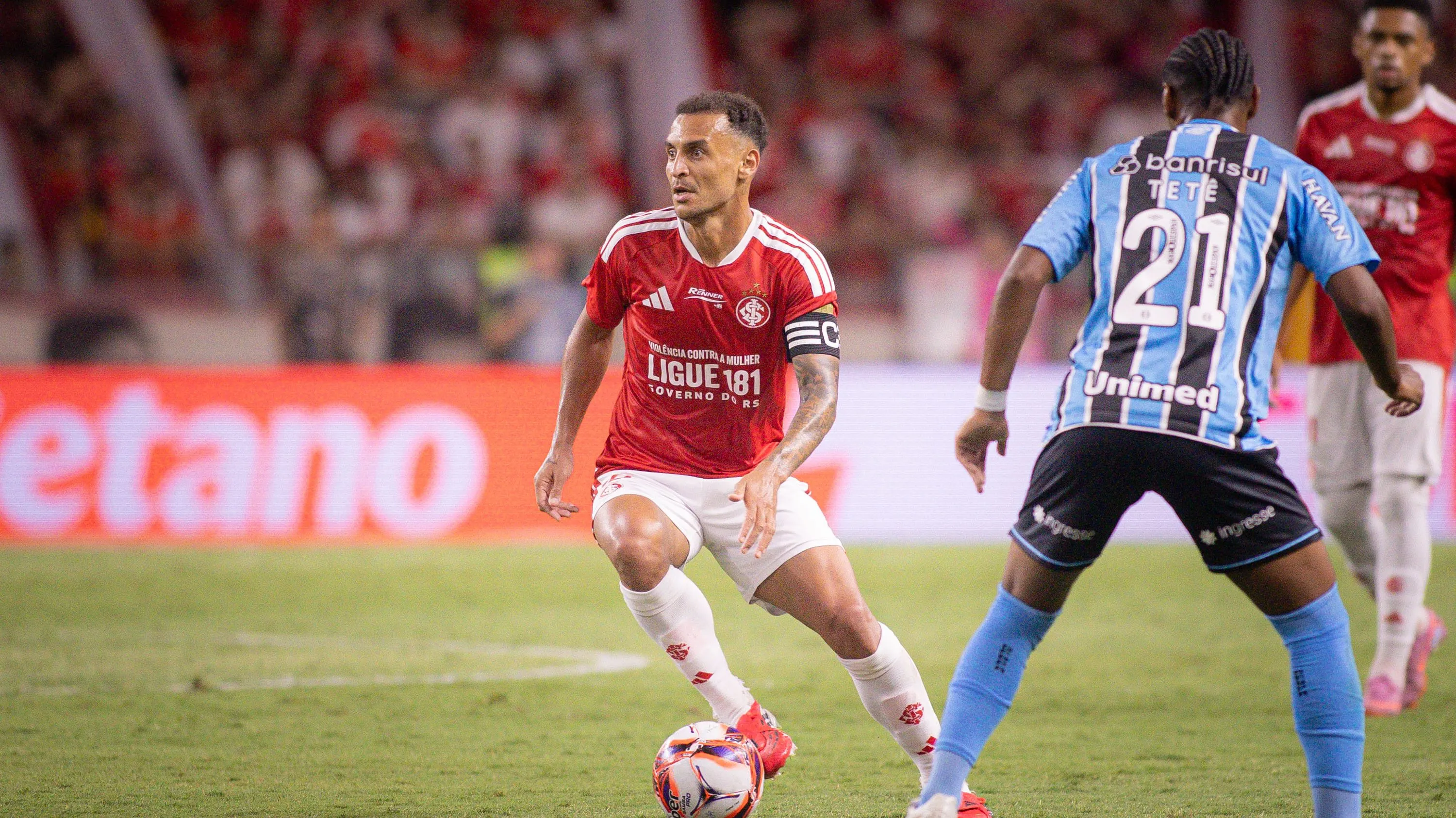 Alan Patrick jogador do Internacional durante partida contra o Gremio no estadio Beira-Rio pelo campeonato Gaucho 2026. Foto: Maxi Franzoi/AGIF