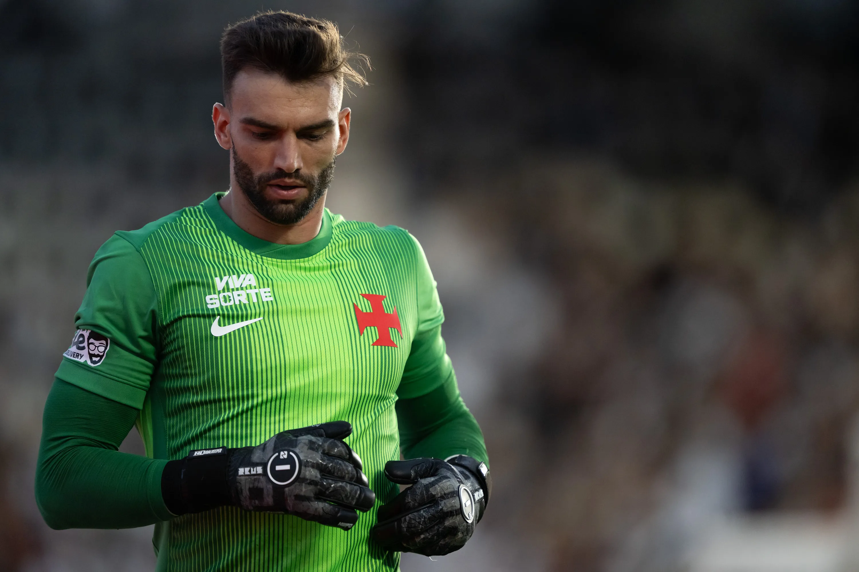 Leo Jardim goleiro do Vasco durante partida contra o Gremio no estadio Sao Januario pelo campeonato Brasileiro A 2026. Foto: Jorge Rodrigues/AGIF