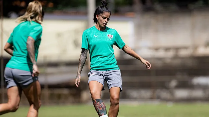 Jogadora do Fluminense em treinamento