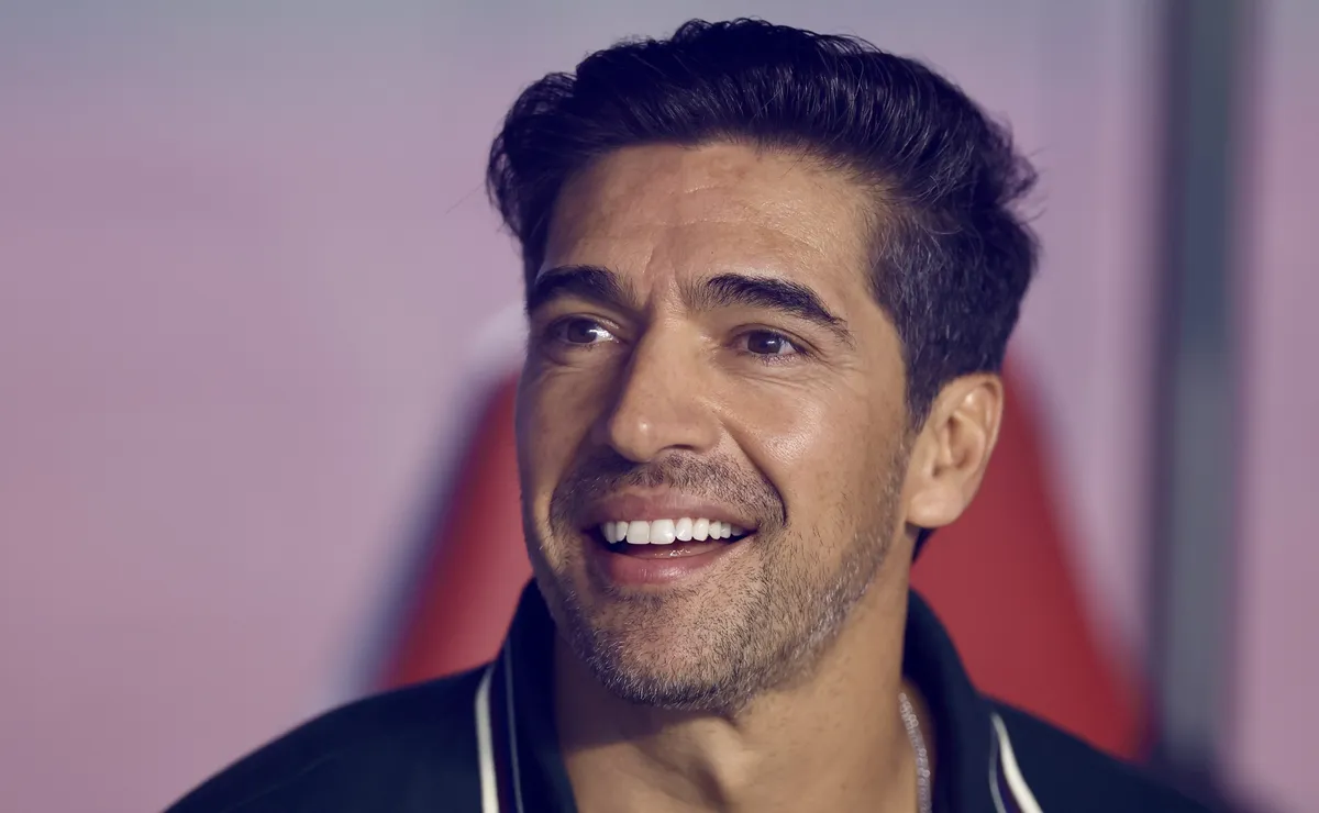 Anderson Barros defende Abel Ferreira em denúncia do STJD e coloca a culpa na arbitragem