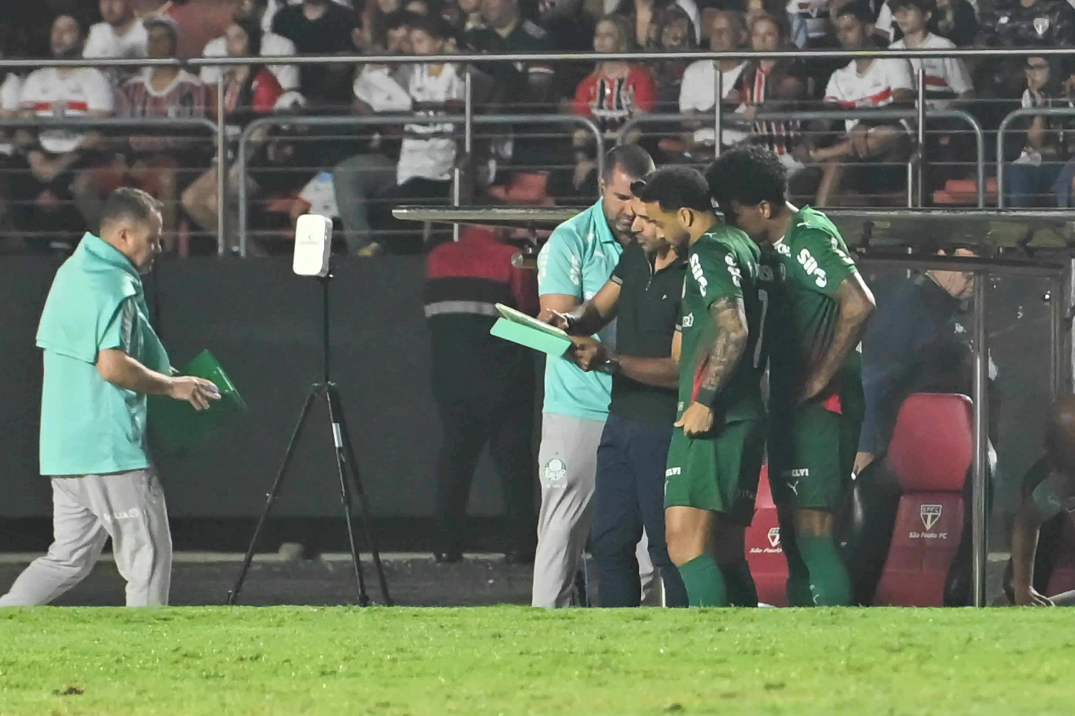 Abel Ferreira tecnico do Palmeiras durante partida contra o Sao Paulo no estadio Morumbi pelo campeonato Brasileiro A 2026. Foto: Jota Erre/AGIF