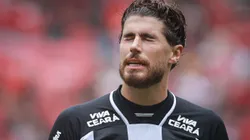 Atacante tem o futuro incerto - Foto: Maxi Franzoi/AGIF.