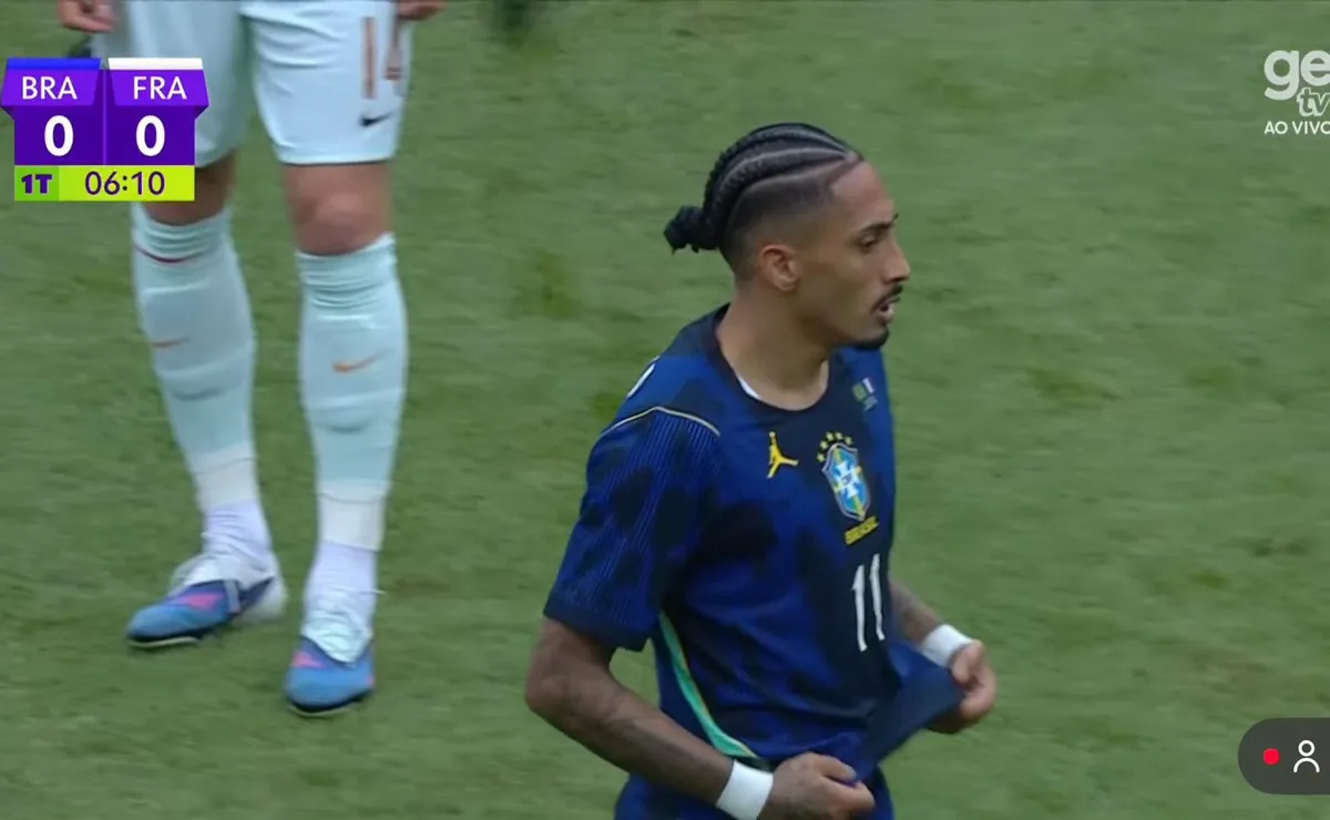 Torcedor cobra Raphinha em estádio nos EUA, e Brasil sofre contra a França: “Vamos jogar”