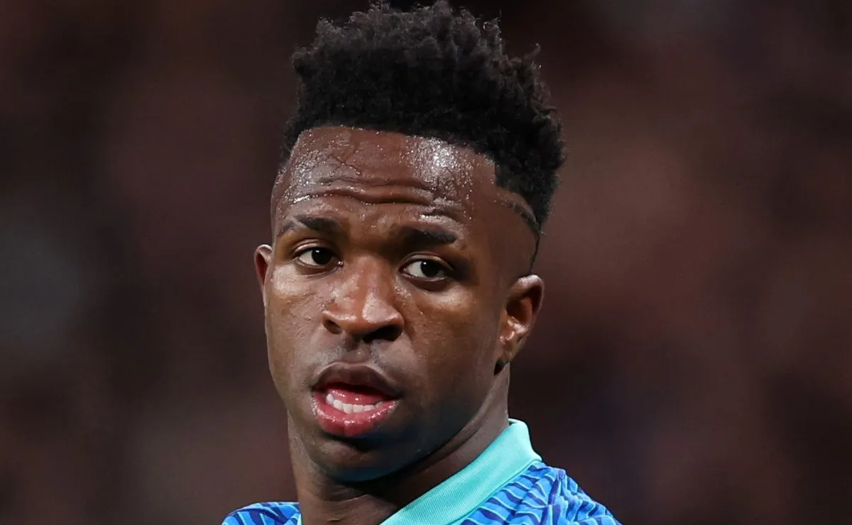 Vini Jr. se esconde contra a França, pouco faz, e revolta torcida da Seleção Brasileira