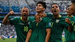 Miguelito, do Santos, comemora seu gol de pênalti leva a Bolívia ao triunfo sobre o Suriname. Foto: Hector Vivas - FIFA/FIFA via Getty Images