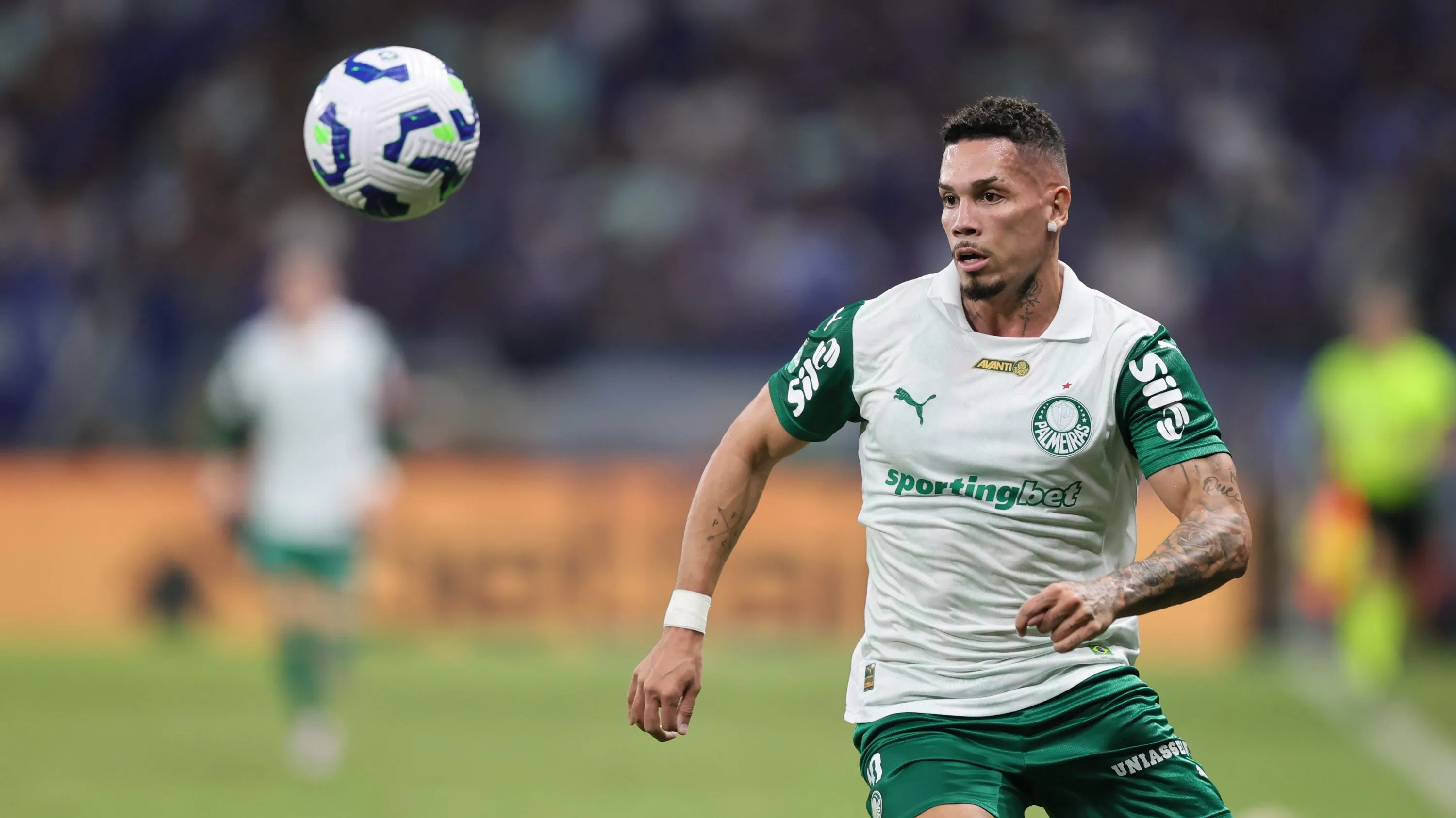 Paulinho sofre com questões físicas desde que chegou ao Palmeiras - Foto: Gilson Lobo/AGIF.