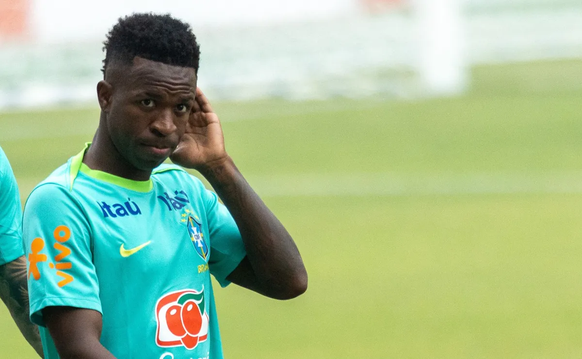 Vinícius Júnior chega à Copa com números abaixo de ídolos e vê debate crescer na Seleção