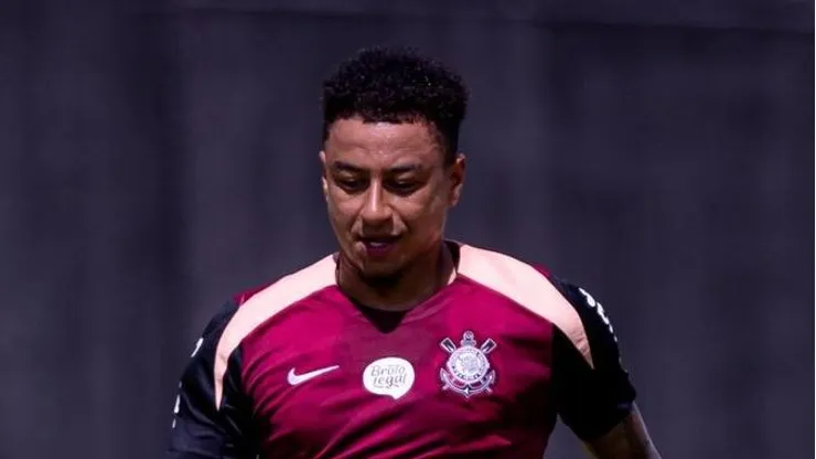 Lingard em treino desde quinta-feira (26)