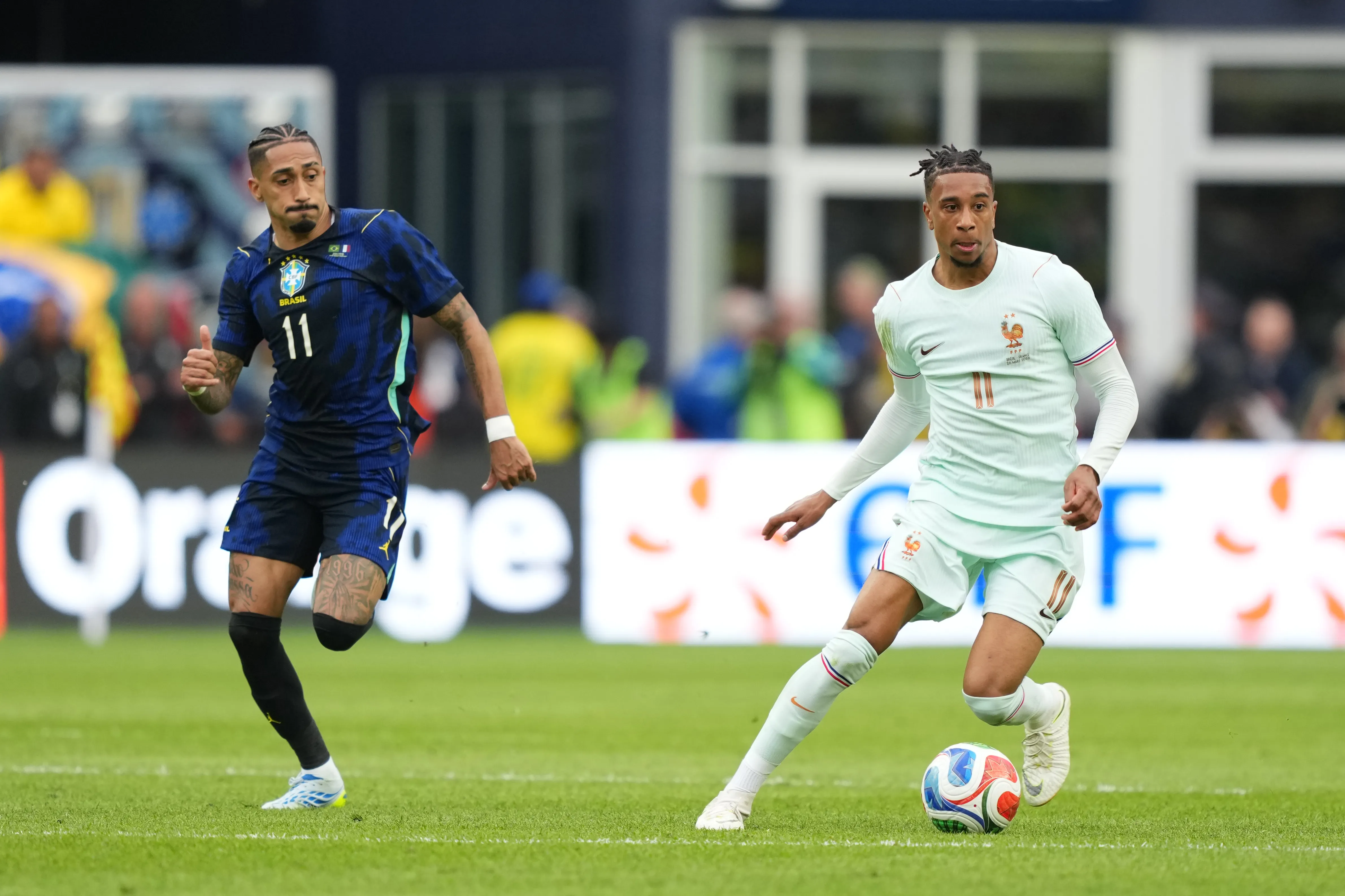 Raphinha durante partida diante da França. Foto: Michael Owens/Getty Images