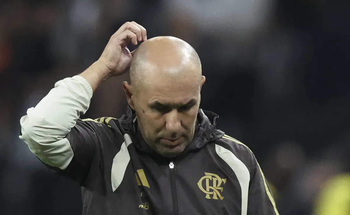 Flamengo não muda de ideia e Leonardo Jardim aprova venda de Wallace Yan; atacante quase foi para o Bragantino