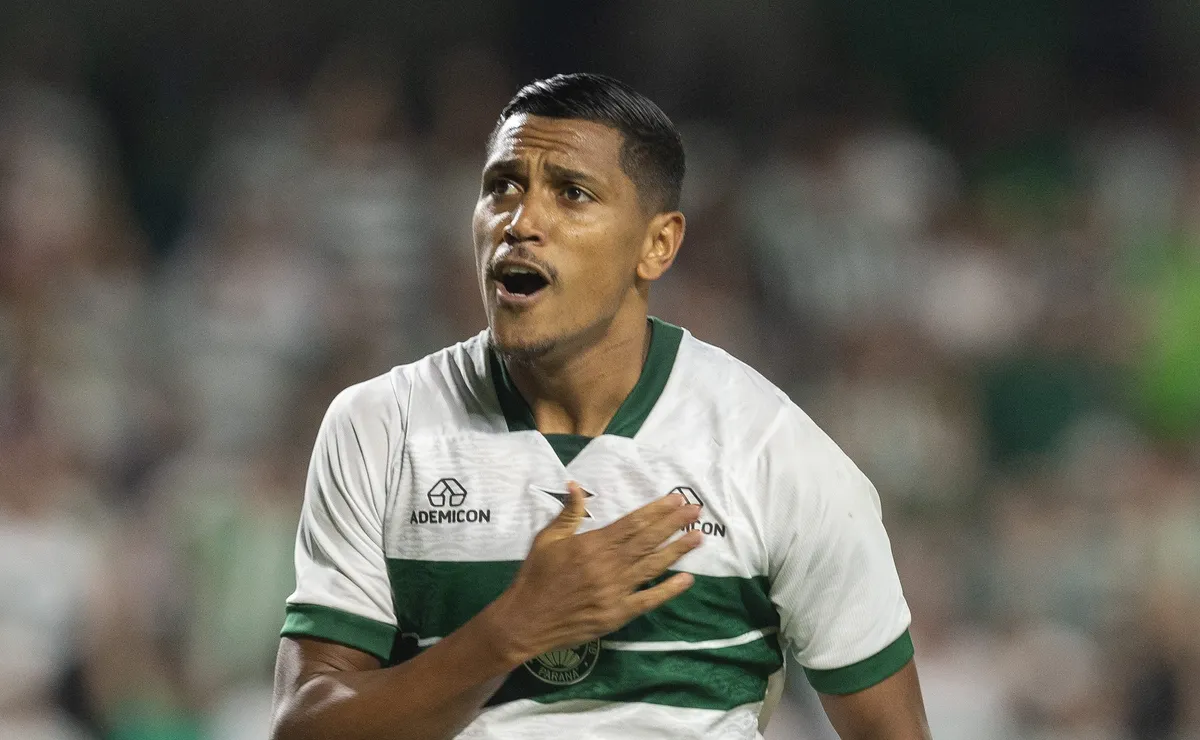 Pedro Rocha projeta duelo com o Vasco da Gama e aumenta peso do Couto Pereira na partida