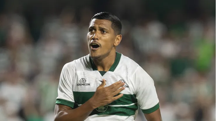 Pedro Rocha durante partida do Coxa no Couto Pereira