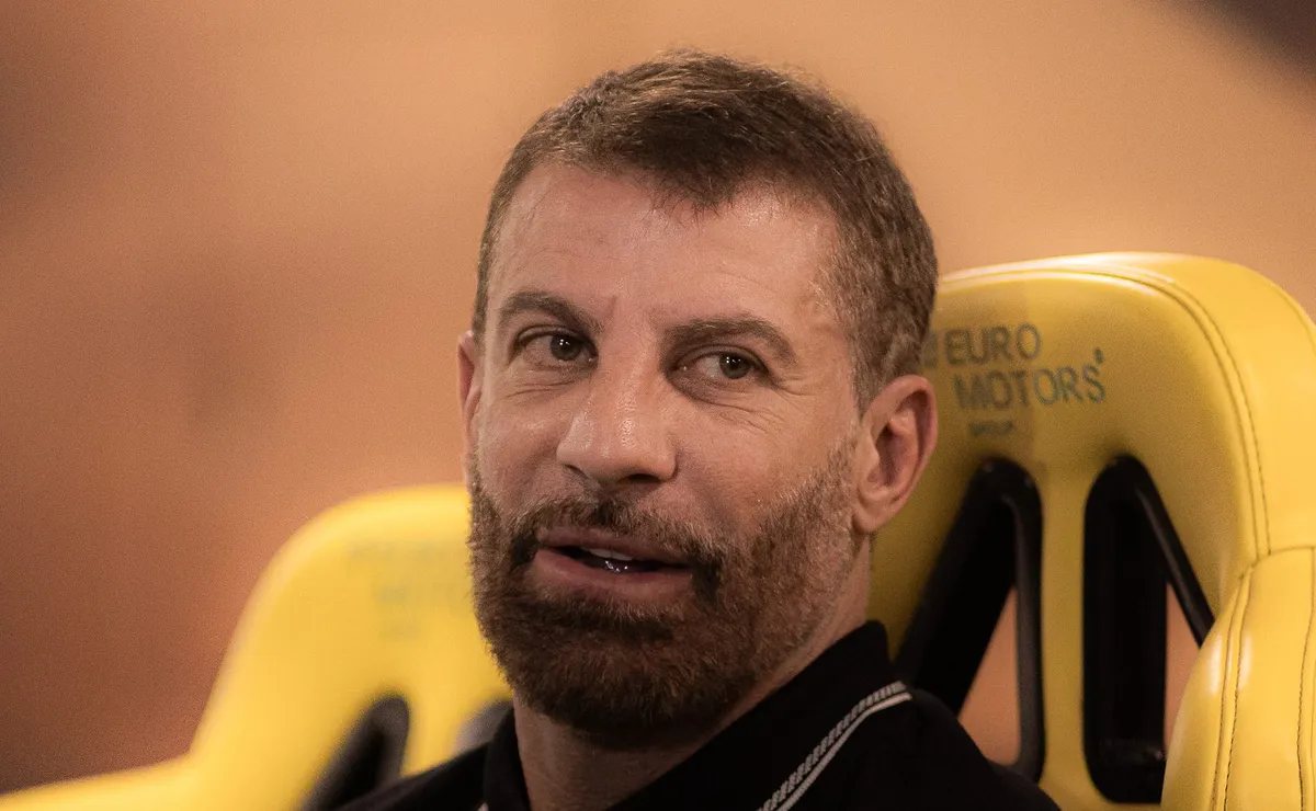 Vasco vai priorizar a contratação de um volante na janela do meio do ano