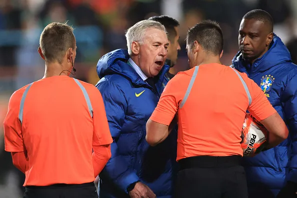 EL ALTO, BOLIVIA – SEPTEMBER 09: Carlo Ancelotti, Head Coach of Brazil argues with referee Cristián Garay after the South American FIFA World Cup 2026 Qualifier match between Bolivia and Brazil at Estadio Municipal de El Alto on September 09, 2025 in El Alto, Bolivia. (Photo by Buda Mendes/Getty Images)