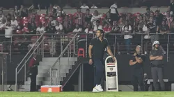 Abel na beira do campo - Foto: Jota Erre/AGIF