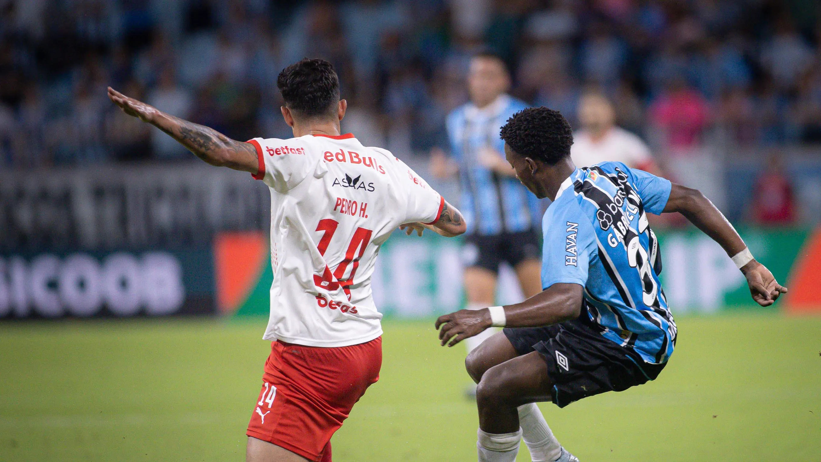 Foto: Maxi Franzoi/AGIF – Joia gremista durante jogo contra o Bragantino.