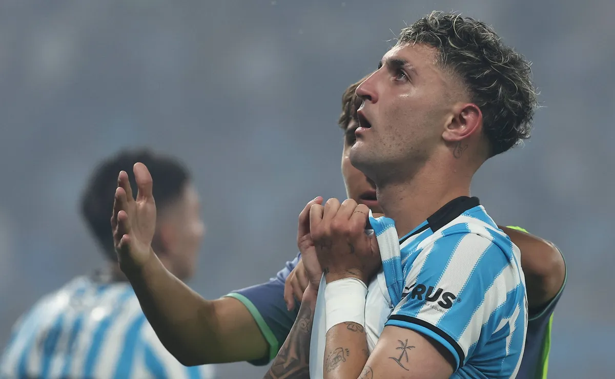 Grêmio prioriza Gastón Martirena e define contratação de lateral-direito para próxima janela