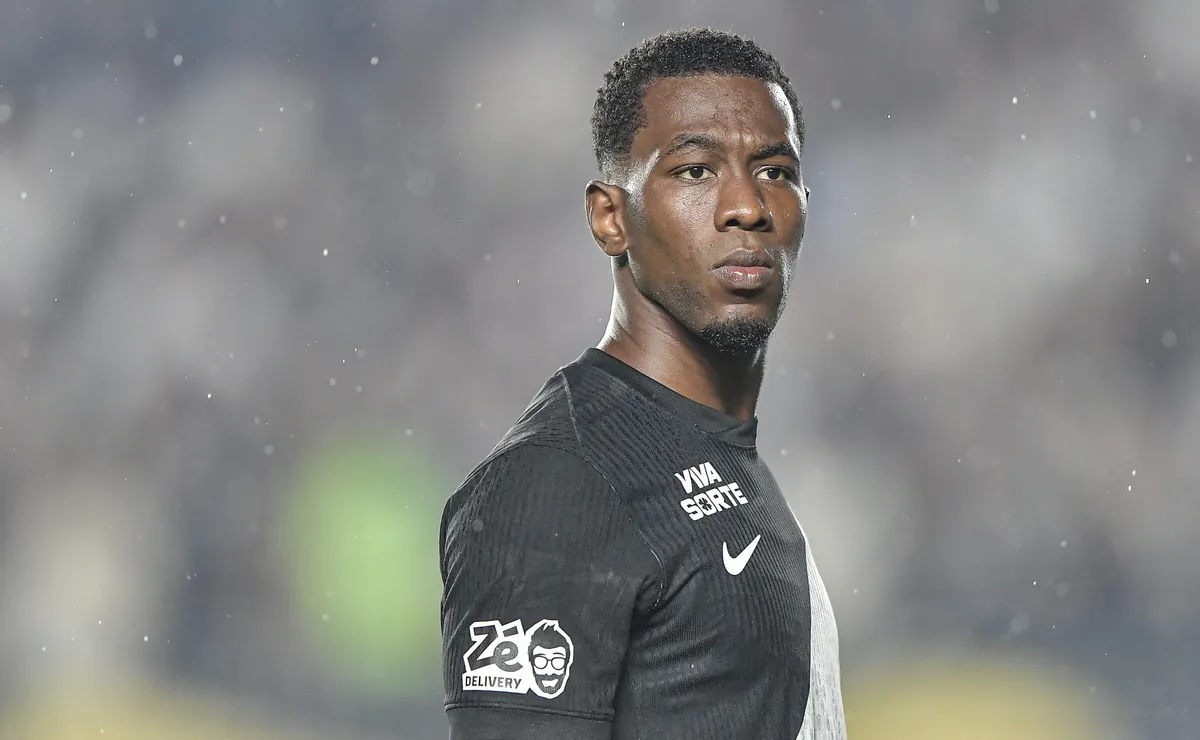 Carlos Cuesta perde espaço no Vasco e tem baixa minutagem com Renato Gaúcho