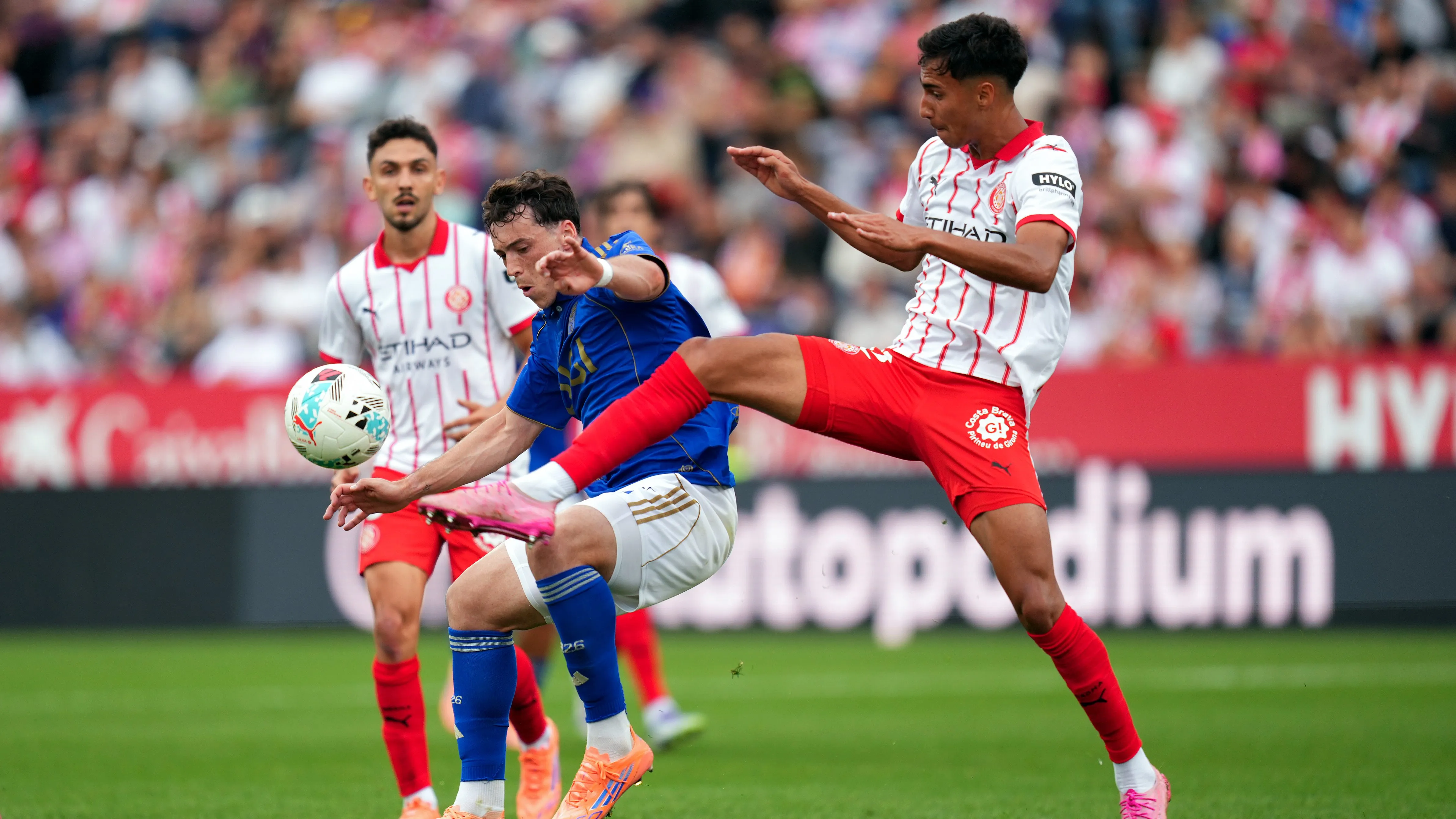 Vitor Reis em partida do Girona. (Photo by Alex Caparros/Getty Images)