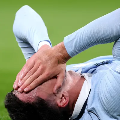 Piquerez sai de maca pelo Uruguai em Wembley e preocupa Palmeiras