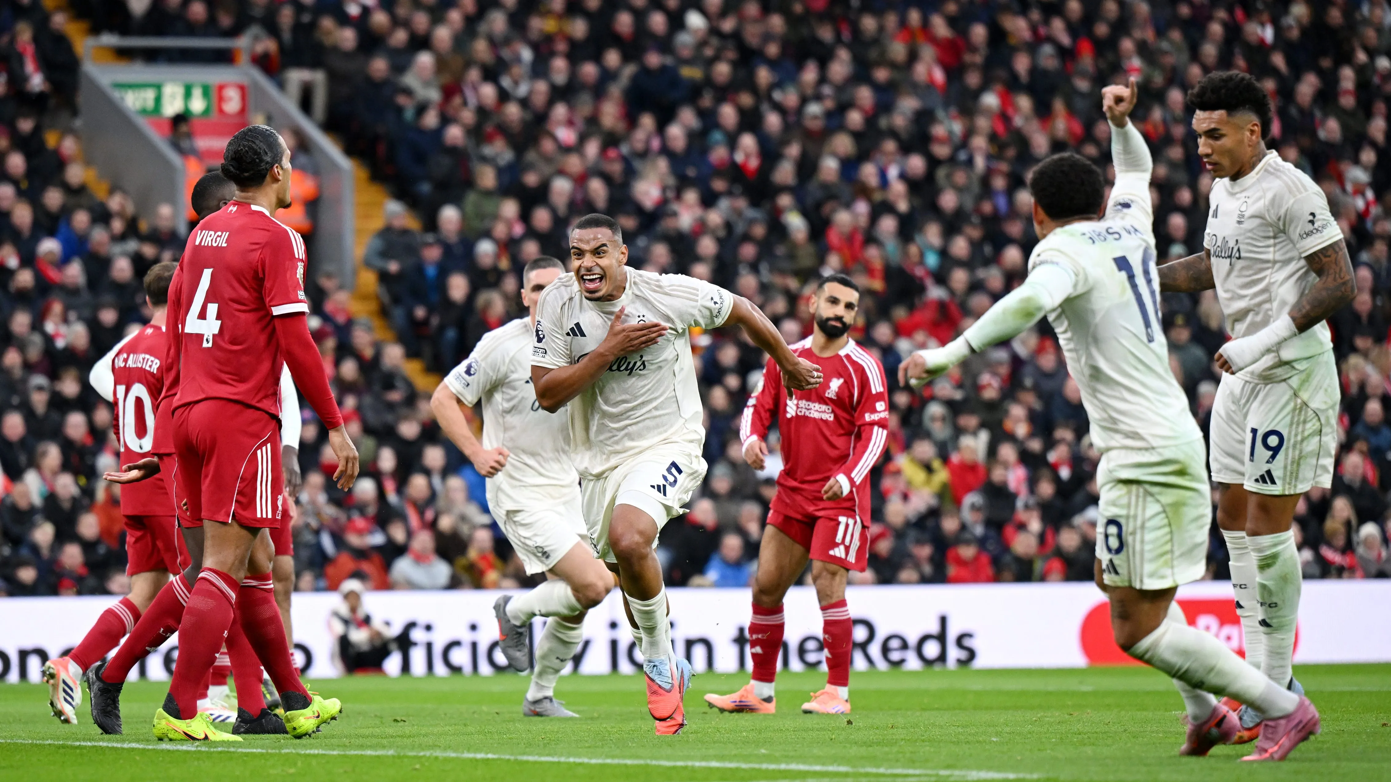Murillo pelo Nottingham. (Photo by Shaun Botterill/Getty Images)