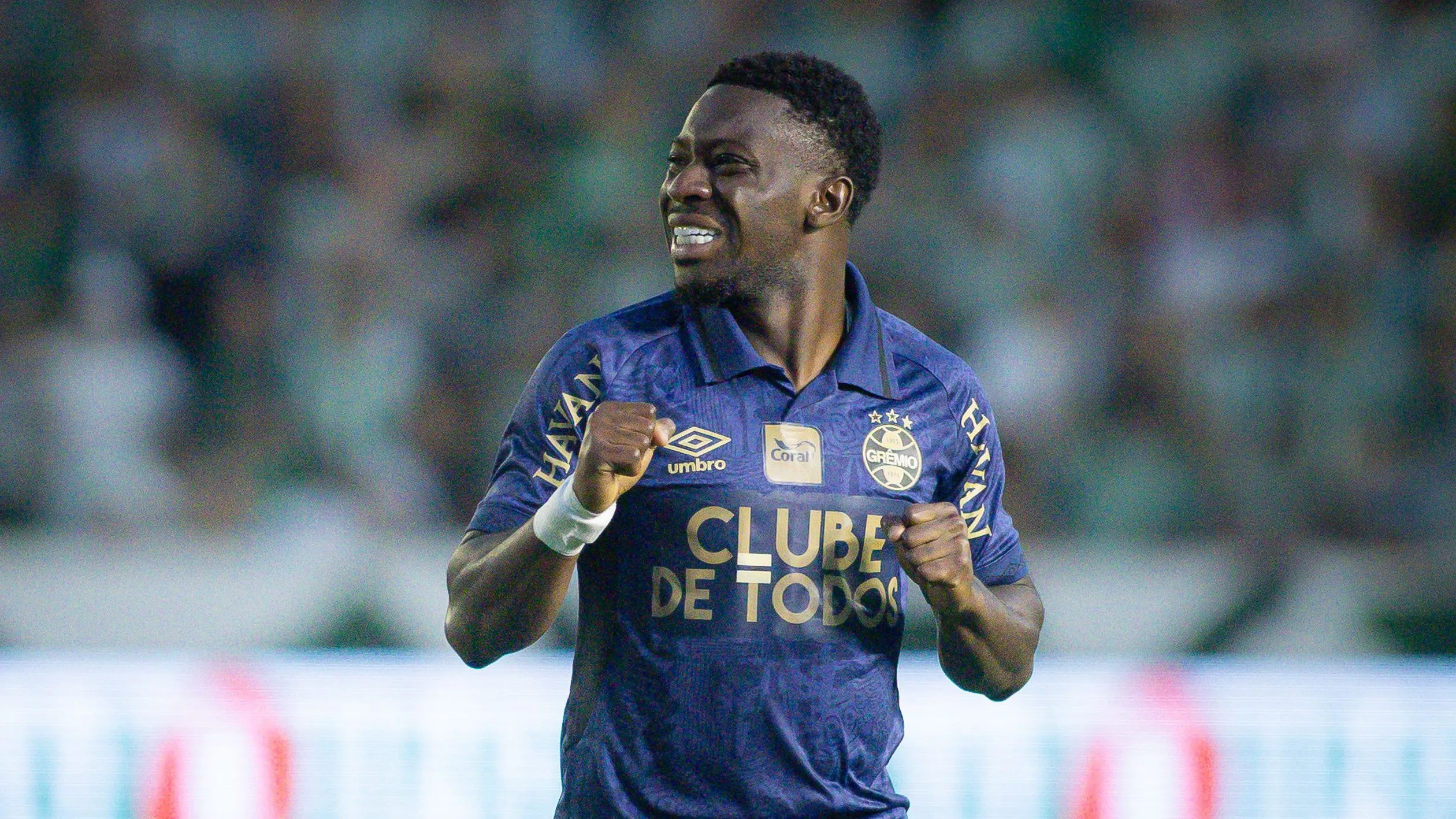 Francis Amuzu jogador do Gremio lamenta durante partida contra o Juventude no estadio Alfredo Jaconi pelo campeonato Gaucho 2026. Foto: Maxi Franzoi/AGIF