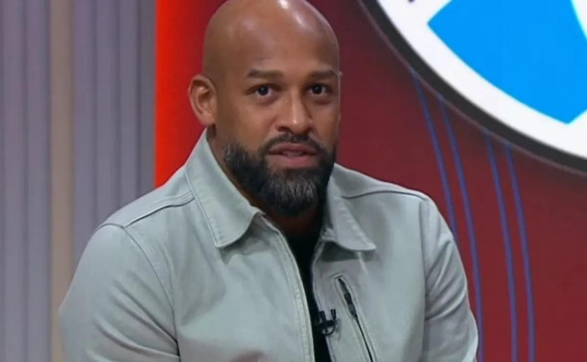 Fellipe Bastos abre o jogo e opina sobre saída de Coutinho do Vasco: “Ele se pressiona muito”