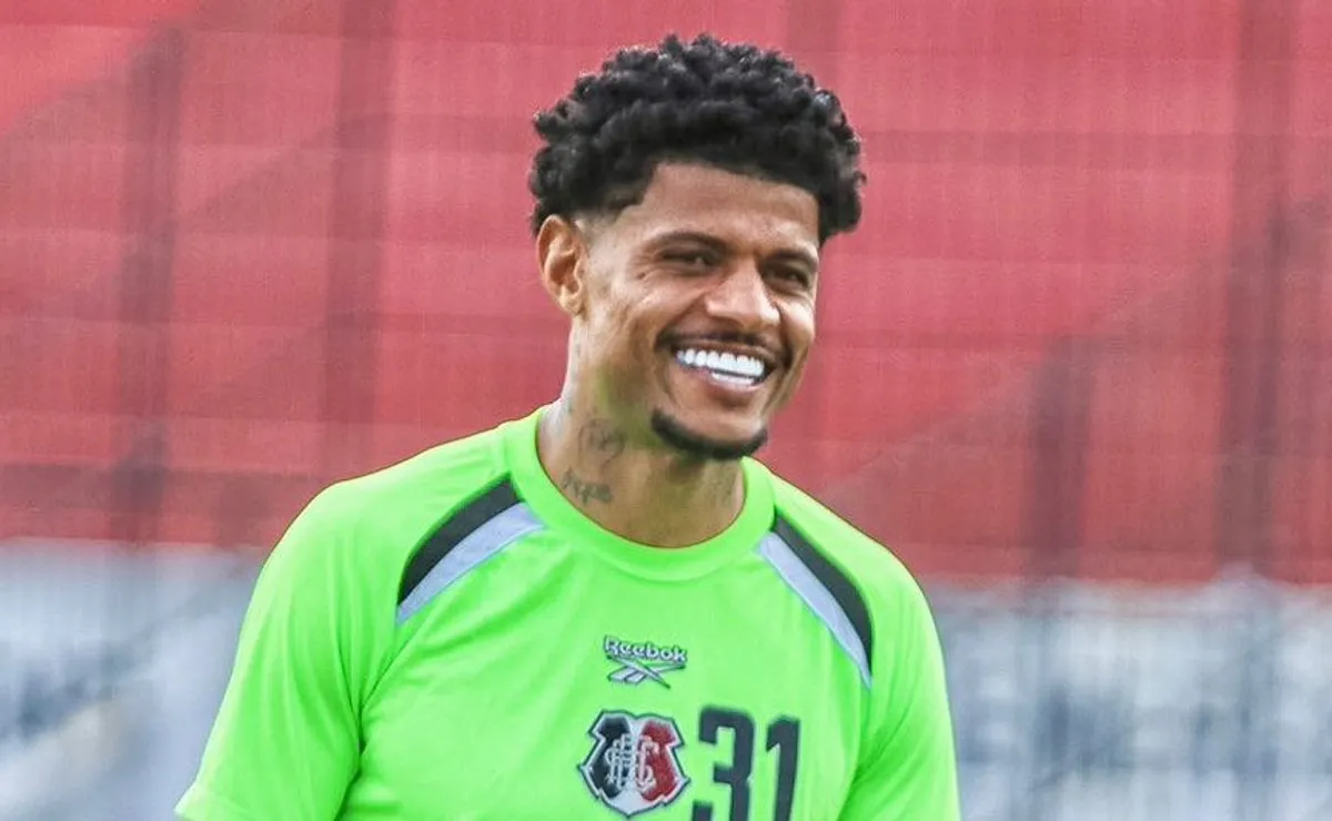 Tiago Marques é apresentado no Santa Cruz e chega ao clube como nova esperança de gols: “Fazer história”