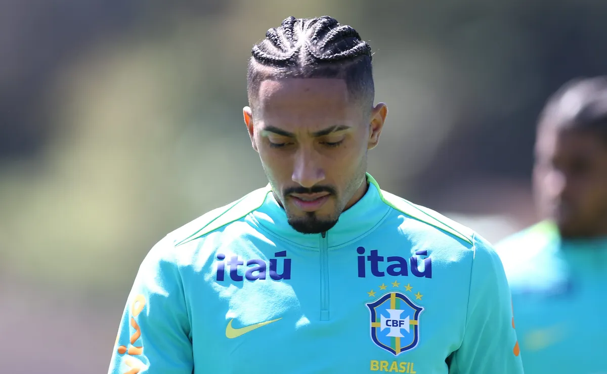 Raphinha sofre lesão pela Seleção Brasileira e pode ficar cinco semanas longe dos gramados