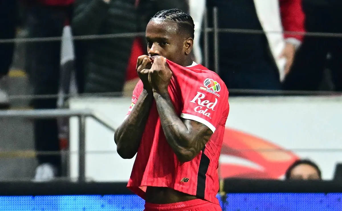 Helinho agrada Abel e Palmeiras prepara investida por atacante do Toluca-MEX na janela de julho