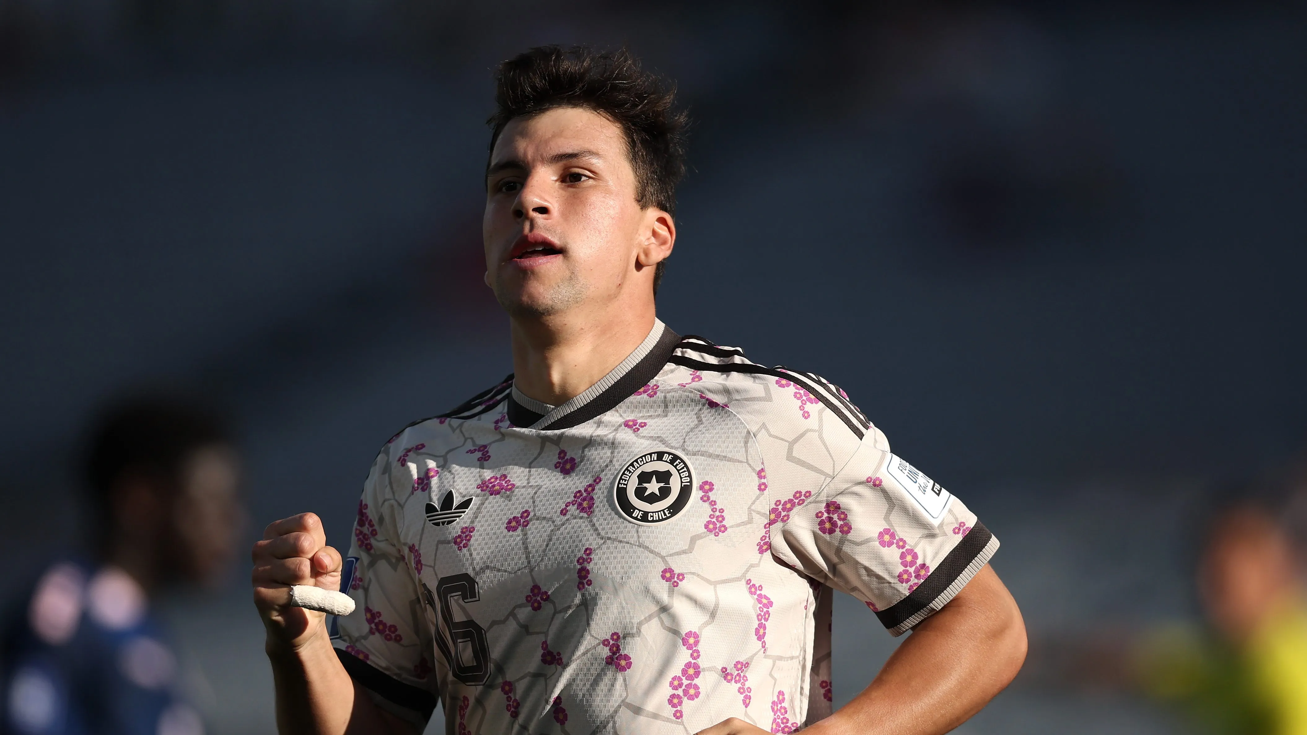 Tapia durante amistoso realizado na Nova Zelândia – Foto: Phil Walter/Getty Images