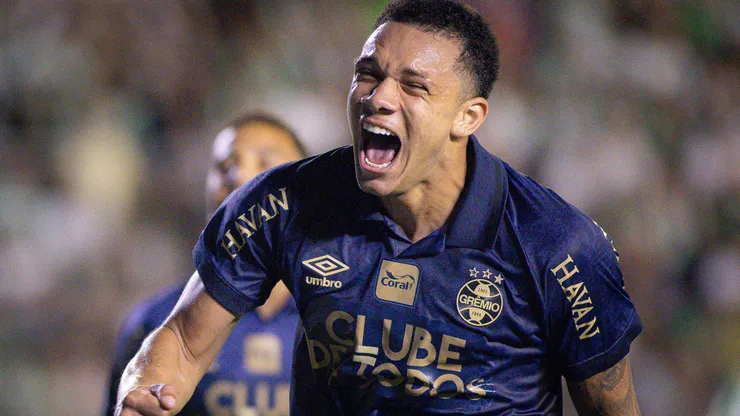 Viery tem contrato no Grêmio até 2029 e multa para exterior está avaliada em R$ 303 milhões. Maxi Franzoi/AGIF