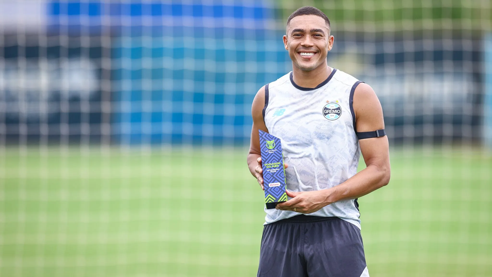 Carlos Vinícius está fora do jogo de hoje – Foto: Lucas Uebel / Grêmio FBPA