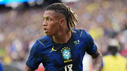 Danilo durante amistoso entre Brasil x França, em Boston