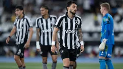 Alex Telles jogador do Botafogo lamenta durante partida contra o Flamengo. Foto: Jorge Rodrigues/AGIF