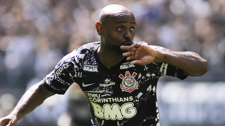 Vagner Love foi campeão brasileiro e paulista pelo Corinthians