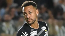 Neymar Jr jogador do Santos durante aquecimento antes da partida contra o Internacional. Foto: Jota Erre/AGIF