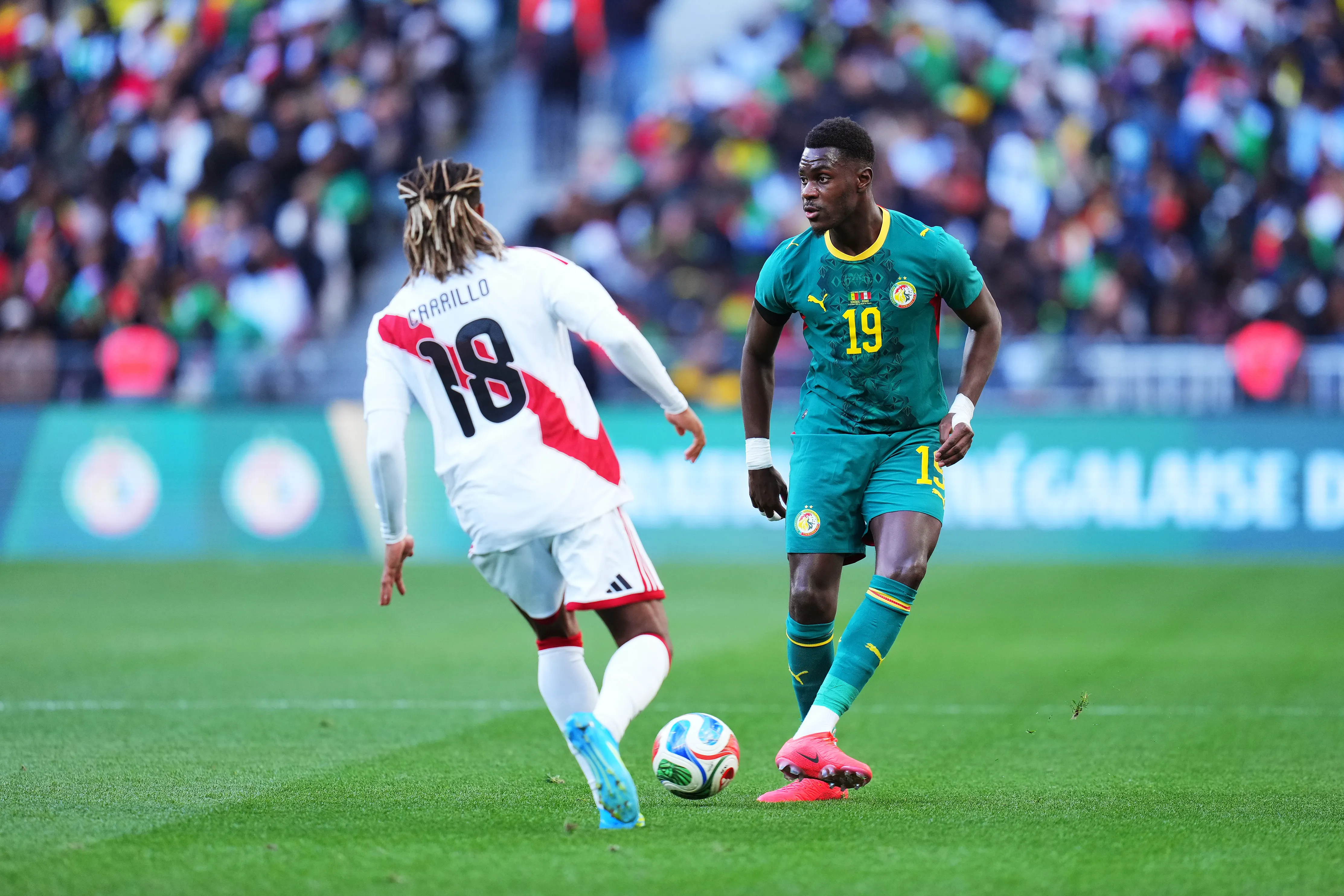 Com Carrillo, Peru perde em estreia de Mano Menezes. Foto: Franco Arland/Getty Images.