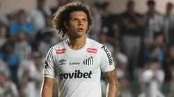 Arão pode se tornar zagueiro no Santos