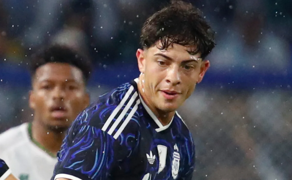 Scaloni comenta estreia de Giay, do Palmeiras, em últimos testes da Argentina: “Precisava vê-lo jogar”