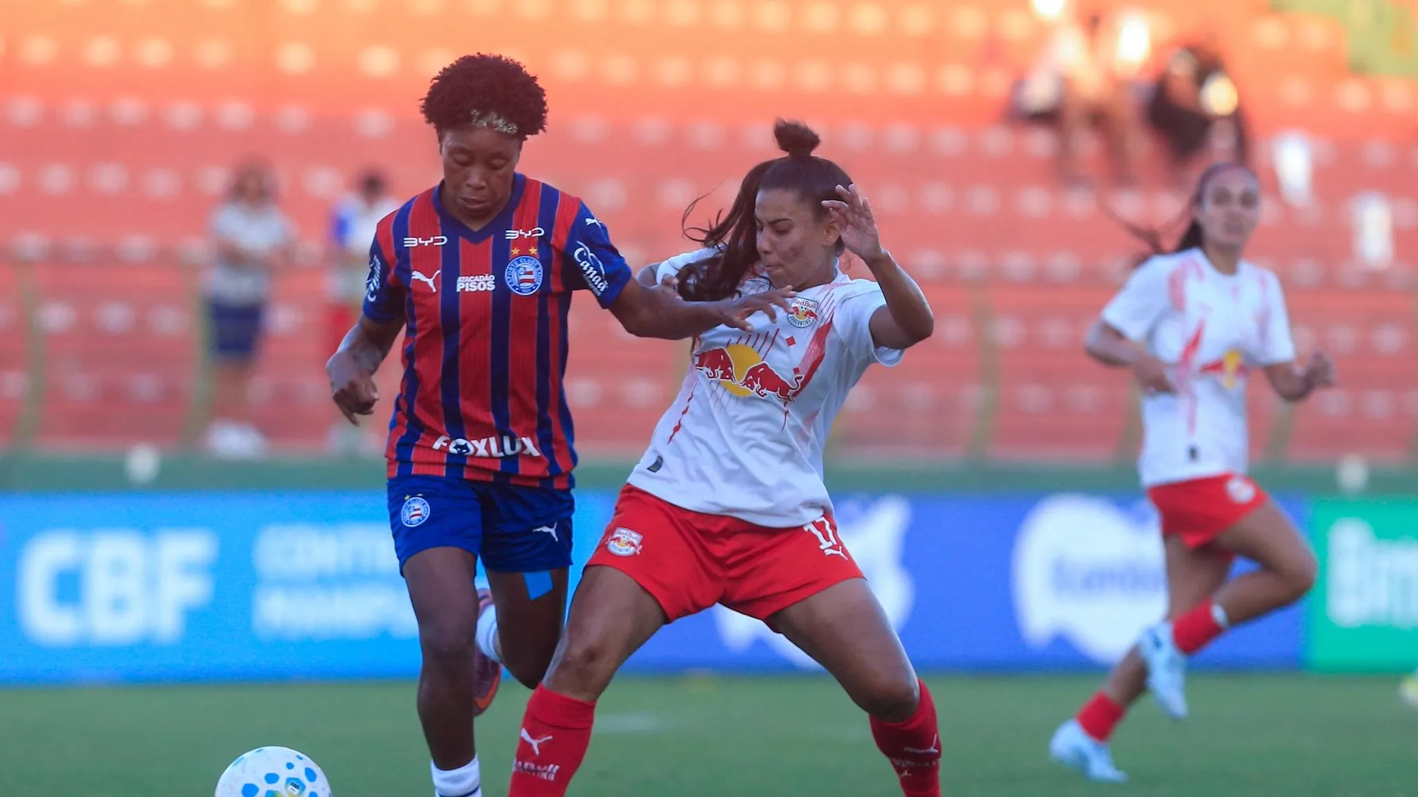 Jogadoras do Bragantino e Bahia em campo pelo Brasileirão Feminino