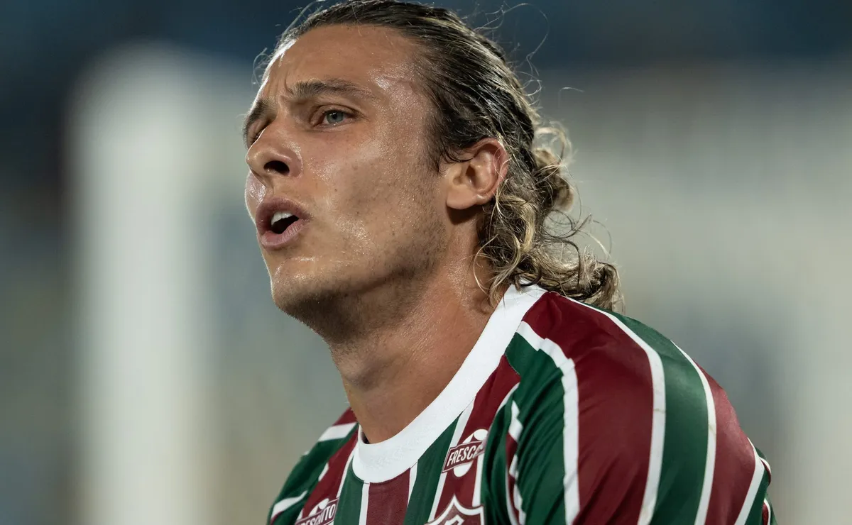 Canobbio, do Fluminense, vira piada em vídeo com lances pelo Uruguai: “Pensa que é o Forlan”
