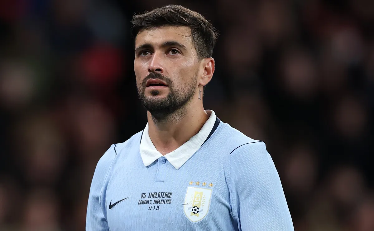 Arrascaeta vira alvo após jogo apagado pelo Uruguai antes de retorno ao Flamengo: “Camisa 10 insignificante”