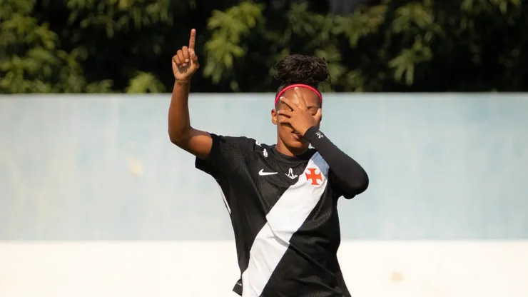 Larissa celebra gol contra o Pérolas Negras - Foto: Dikran Sahagian/Vasco