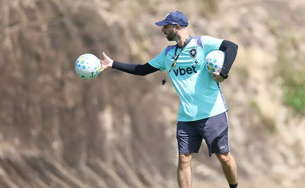 Botafogo divulga relacionados para duelo contra o Athletico-PR pelo Brasileirão e não terá Joaquín Correa