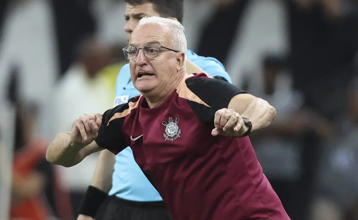 Dorival Júnior se irrita com falta de atacantes no elenco do Corinthians após declaração de Marcelo Paz