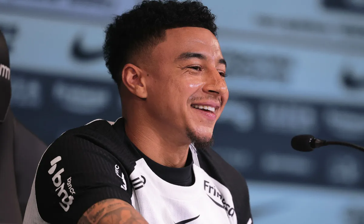 Lingard evolui no Corinthians, empolga nos bastidores e ganha força por vaga no time