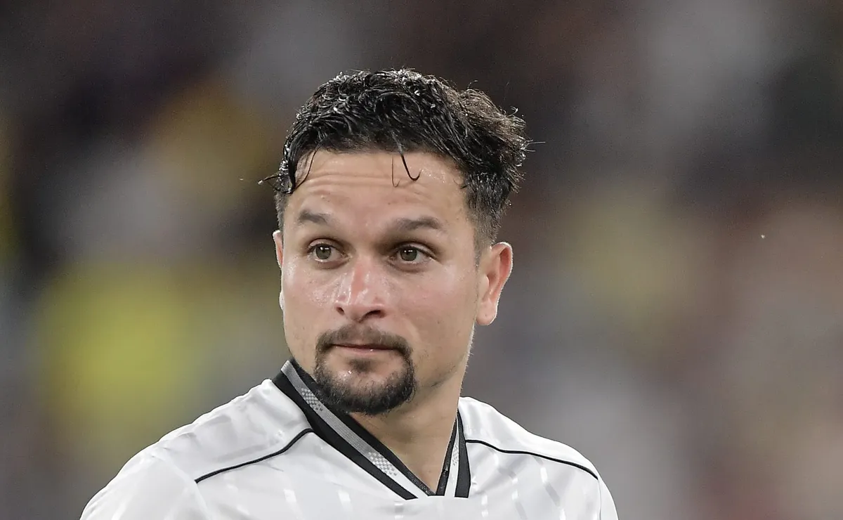 Artur mal chega ao São Paulo e primeiro recado sobre Roger Machado chega ao elenco