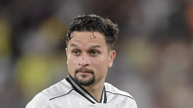 Artur em ação pelo Fogão diante do Fluminense