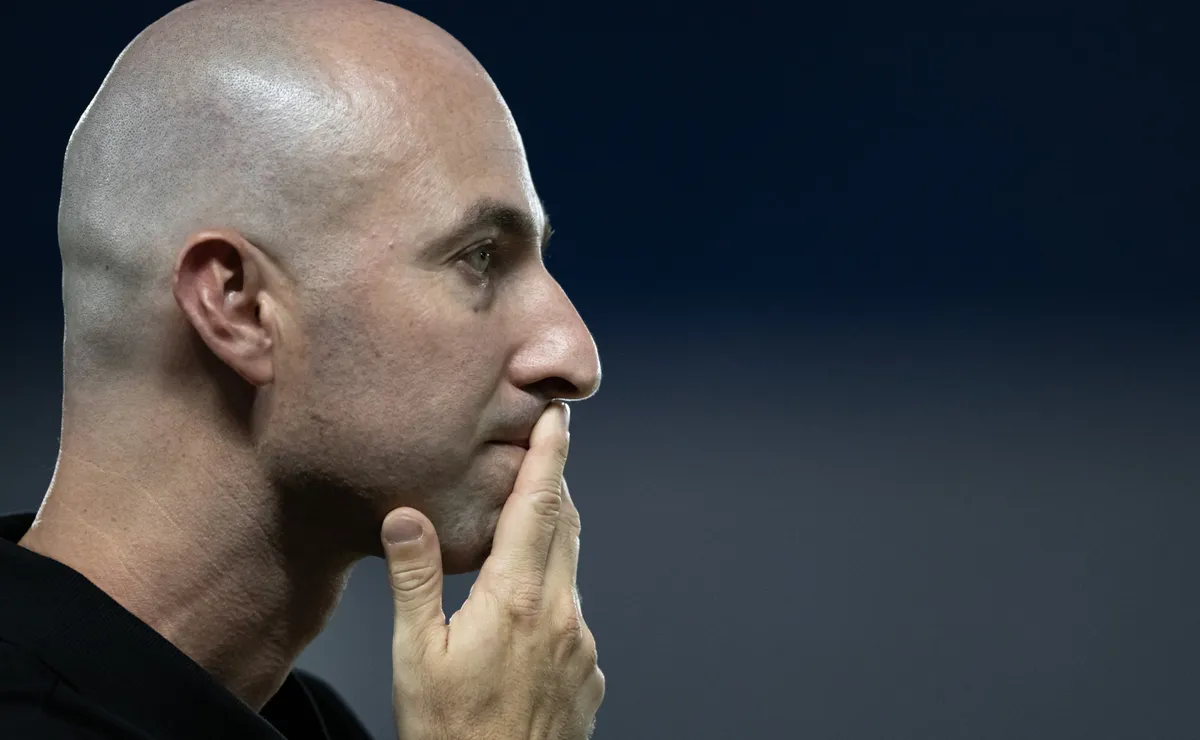 Desfalques na Data FIFA forçam Botafogo a mudar formação titular contra Athletico-PR